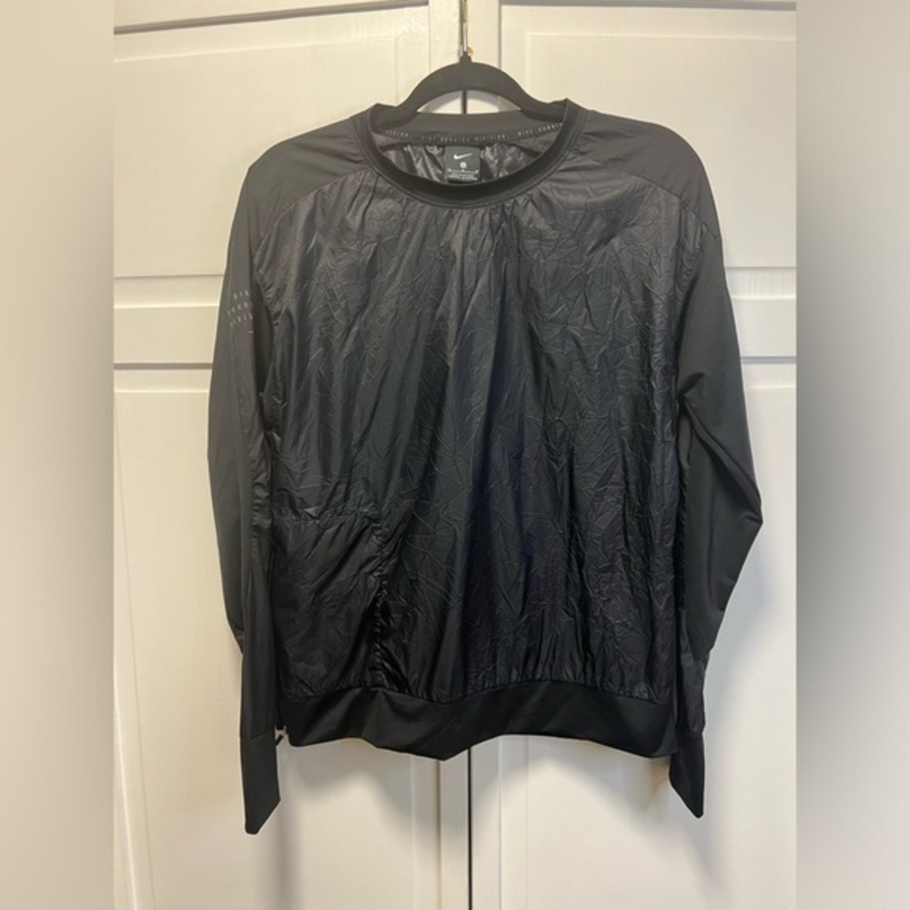 Nike Running Division Featherweight Pullover Top Size Women’s Medium Color Black